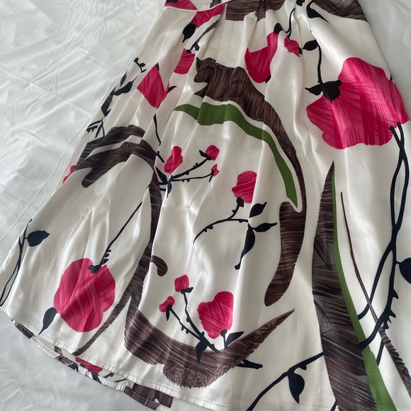 Marciano dress.  Spaghetti traps adjustable, florals with pink , green and brown - Picture 4 of 7